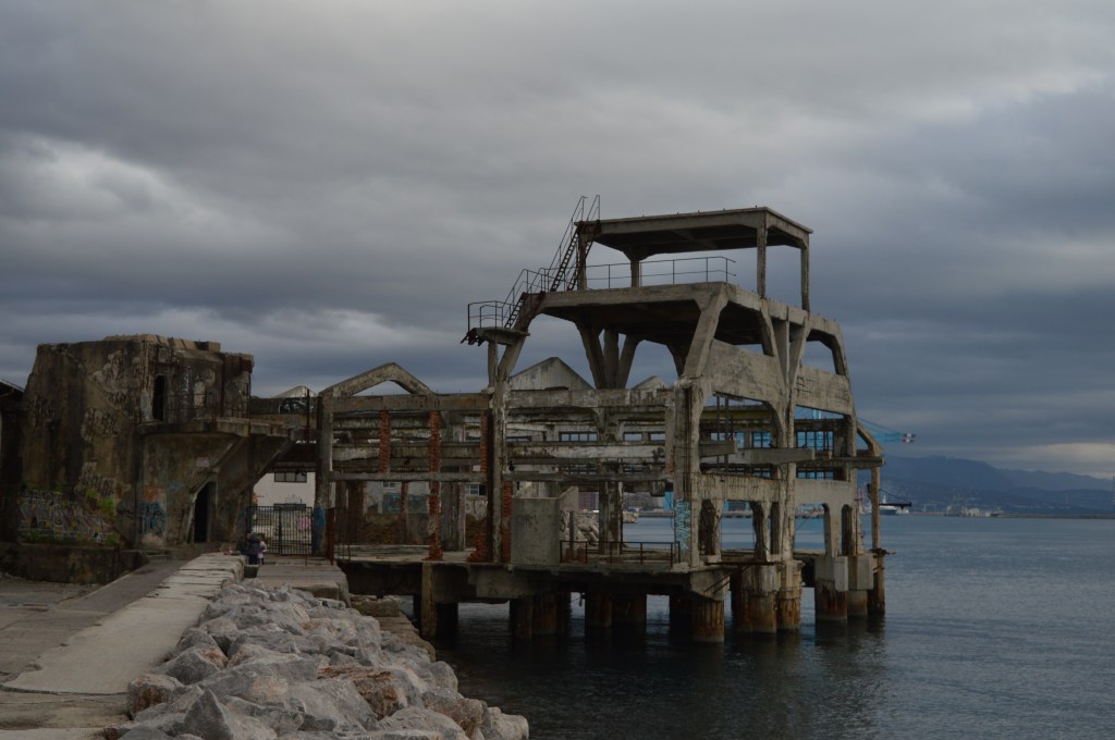 Visitar la carcasa corroída de una lanzadora de torpedos es una experiencia casi&nbsp;poética.